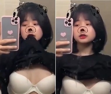 Sinh viên vú đẹp thích khoe hàng